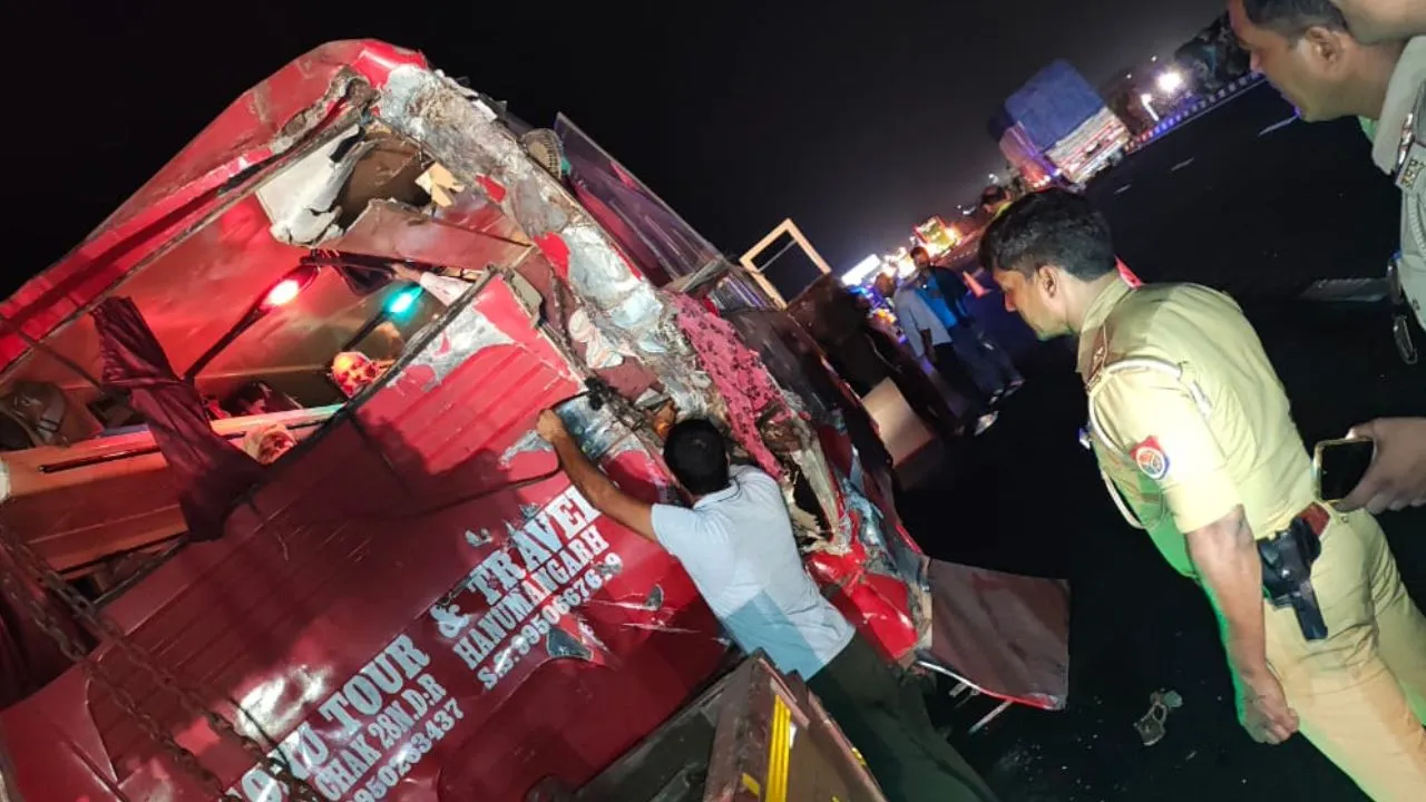 Etawah Accident: ट्रक ने पीछे से बस में मारी टक्कर...एक श्रद्धालु की मौत व आठ घायल, मथुरा से अयोध्या जा रही थी बस