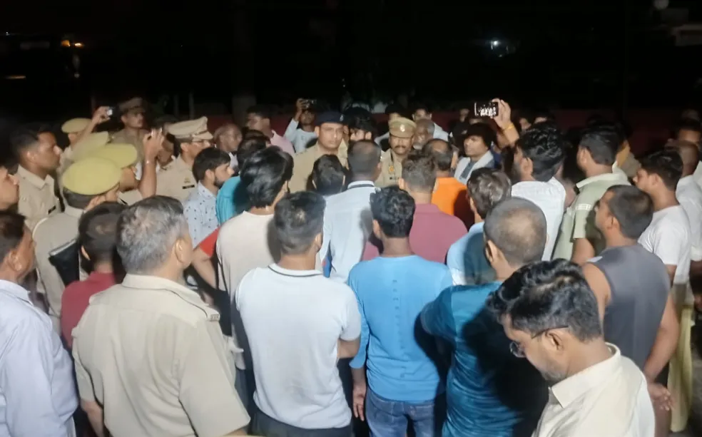 बरेली: होमगार्ड की बेटी बरामद न होने पर हंगामा...घेरा थाना, मां ने दी आत्महत्या की धमकी