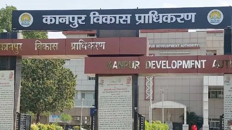 Kanpur: ट्रांसपोर्टरों ने भी खड़े किये हाथ; बोले- इतनी दूर कौन खरीदेगा फ्लैट? कर्मचारियों को भी नहीं दे सकते...