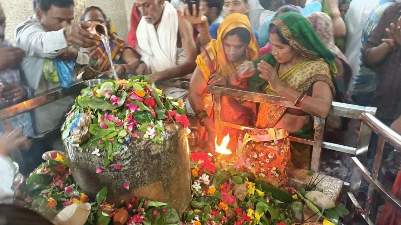 Sawan 2024: जलाभिषेक कर शिवालयों में लगे बोल बम के जयकारे...दूसरे सावन सोमवार पर जिलेभर के शिव मंदिरों में उमड़े भक्त