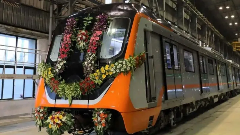 Kanpur: मेट्रो के कॉरिडोर-2 का कंपनी बाग चौराहे से भी शुरू हुआ काम...तेजी से चल रहा निर्माण