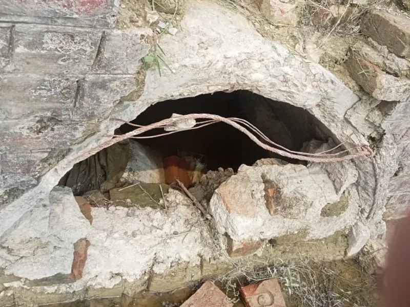 मुरादाबाद : कोसी नदी के तटबंध का साइफन क्षतिग्रस्त, किसानों को बड़े नुकसान का डर