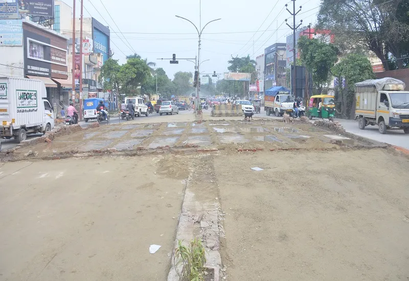 मुरादाबाद : कांवड़ यात्रा में मात्र दस दिन, नहीं सुधरी सड़कों की हालत