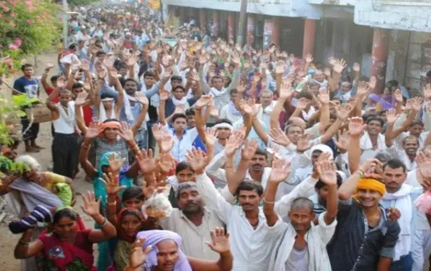 मथुरा: मुड़िया पूर्णिमा मेले में आस्था का सैलाब...अब तक 15 लाख तीर्थयात्री कर चुके परिक्रमा, सुरक्षा के कड़े इंतजाम