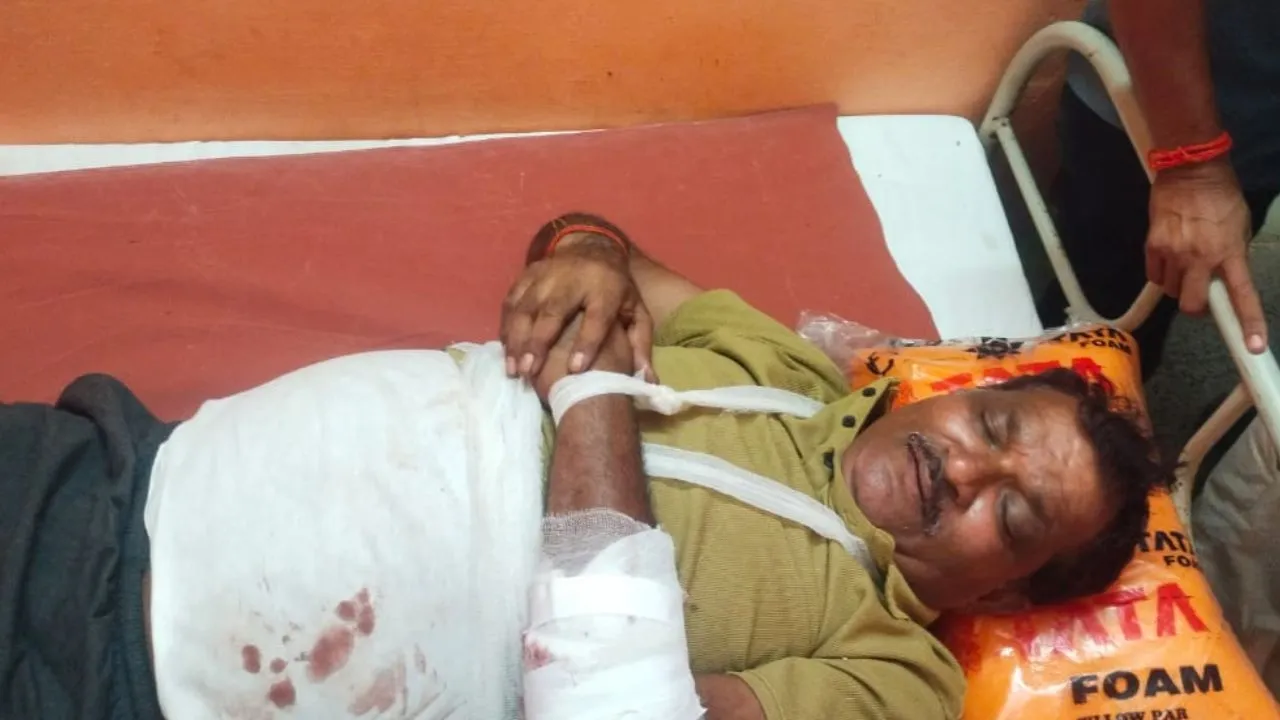 Chitrakoot: अपना दल एस के कार्यकारिणी राष्ट्रीय अध्यक्ष के बड़े भाई को ग्रामीणों ने पीटा...इलाज के लिए अस्पताल में भर्ती