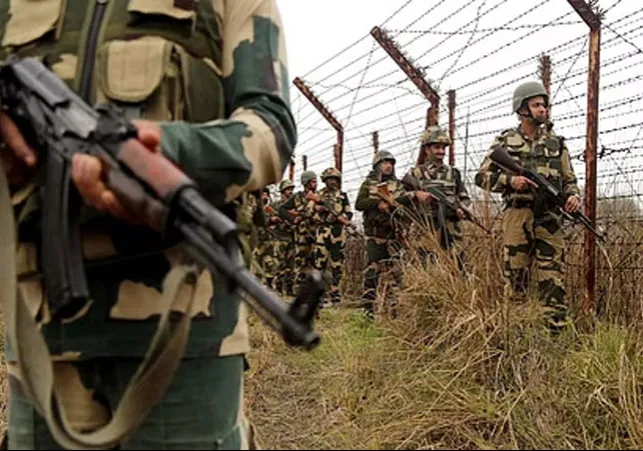 पंजाब: फाजिल्का में आतंकी सिंडिकेट के नापाक मंसूबे ध्वस्त, BSF ने पाकिस्तानी घुसपैठिया किया ढेर