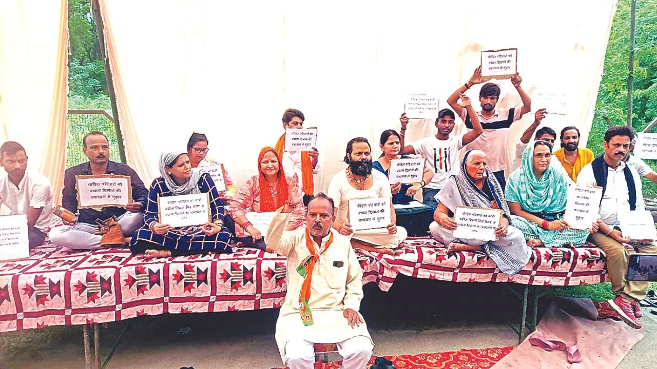 Kanpur News: एक करोड़ की धोखाधड़ी करने वाला अधिवक्ता फरार, धरना और प्रदर्शन...पीड़ितों ने दी ये चेतावनी