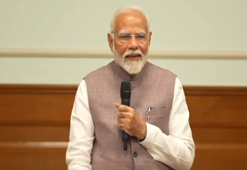 Paris Olympics 2024 : चकाचौंध में खोना नहीं, दबाव लिए बिना खेलना...ओलंपिक खेलने जा रहे खिलाड़ियों से बोले PM मोदी 