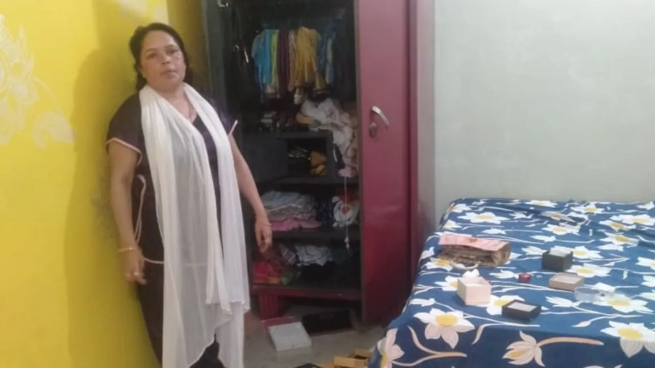 Kanpur: फार्मासिस्ट के घर का ताला तोड़कर 20 लाख की चोरी...बेटे का 6वां जन्मदिन मनाने कानपुर देहात स्थित पैतृक गांव गया था परिवार