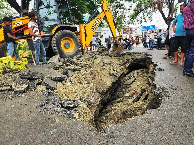 हल्द्वानी: सिंचाई नहर की दीवार धंसने से सड़क भी धंसी