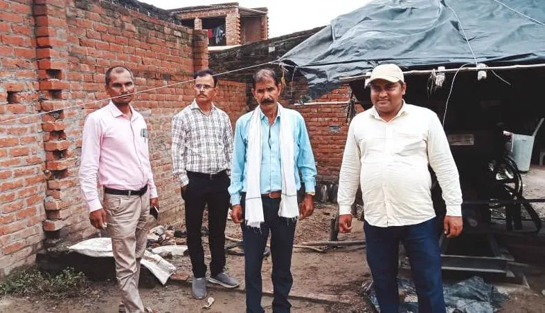 लखीमपुर खीरी: पलायन का पोस्टर वायरल, एसडीएम-सीओ मौके पर पहुंचे...जानें मामला