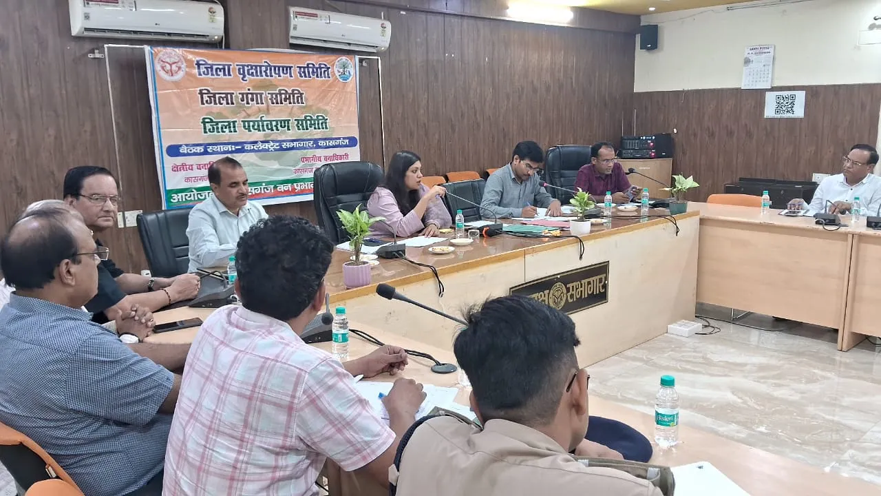 कासगंज: डीएम ने पौधारोपण का विभागों को किया लक्ष्य आवंटित, दिए ये निर्देश 