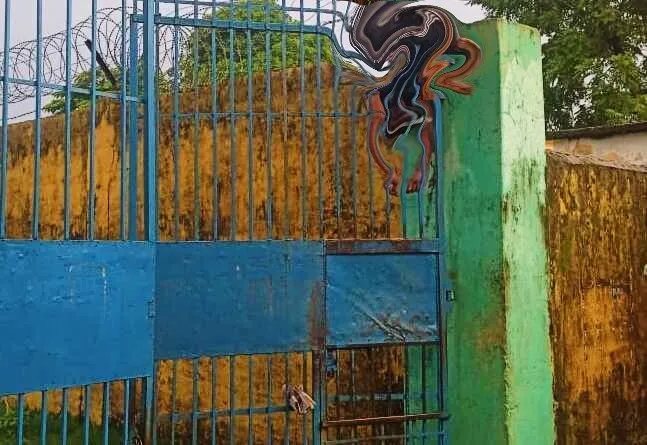 टनकपुर: स्पोर्ट्स स्टेडियम के गेट पर लटका मिला शव