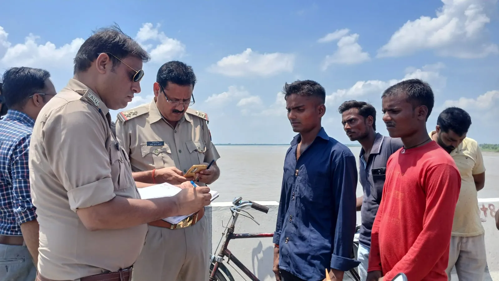 शाहजहांपुर: व्यापारी के घर डाका...बदमाश नकदी समेत एक लाख 70 हजार के जेवर लेकर फरार