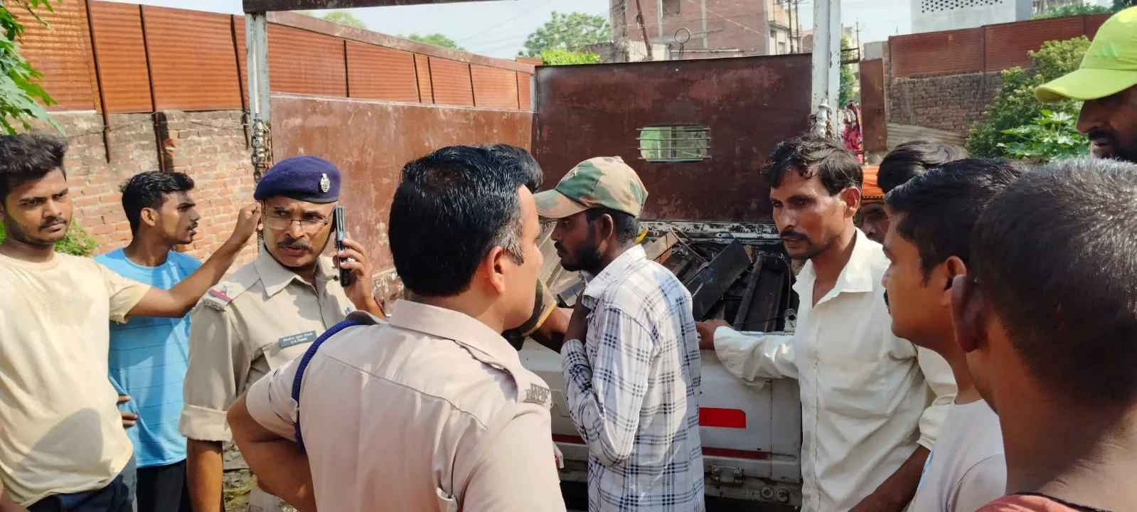 प्रयागराज: कबाड़ गोदाम के बाहर बैठे युवक को बनाया बंधक, मारपीट कर अधमरा छोड़ा
