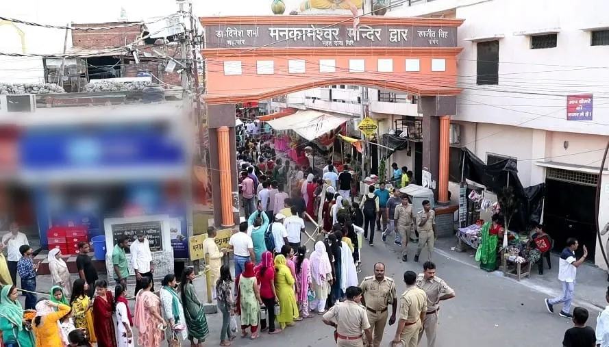 सावन माह की शुरुआत, पहले सोमवार पर लखनऊ के शिवालयों में उमड़ी भक्तों की भीड़...जयकारों से गूंजा मनकामेश्वर मंदिर