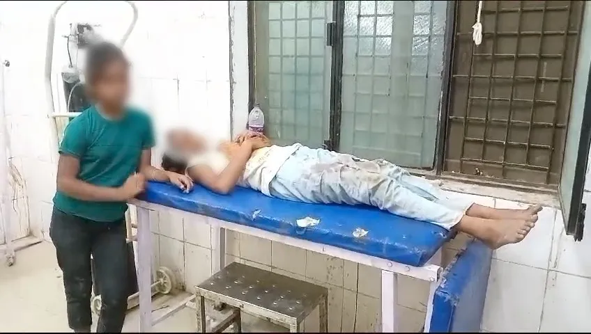 अमेठी: जमीनी विवाद में सगी मां ने बेटी पर किया कुल्हाड़ी से जानलेवा हमला, अस्पताल में भर्ती