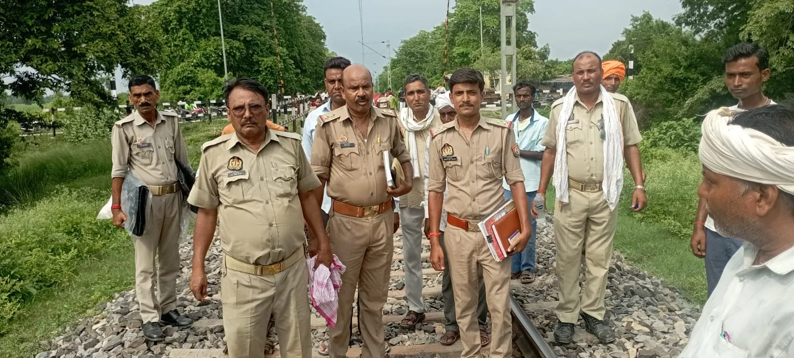 गोंडा: प्रेम प्रसंग में भतीजे और चाची ने ट्रेन के आगे कूदकर दी जान, परिवार में मचा कोहराम