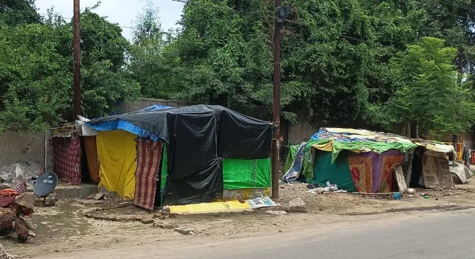 प्रयागराज: शातिर चोरों के सरगना की तलाश में दबिश, लाखों की नकदी और सोना बरामद