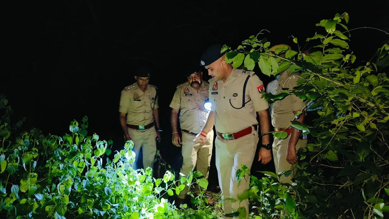 हरदोई: झाड़ियों में मिला छात्रा का शव, चेहरे पर चोट के निशान, रेप के बाद हत्या की आशंका
