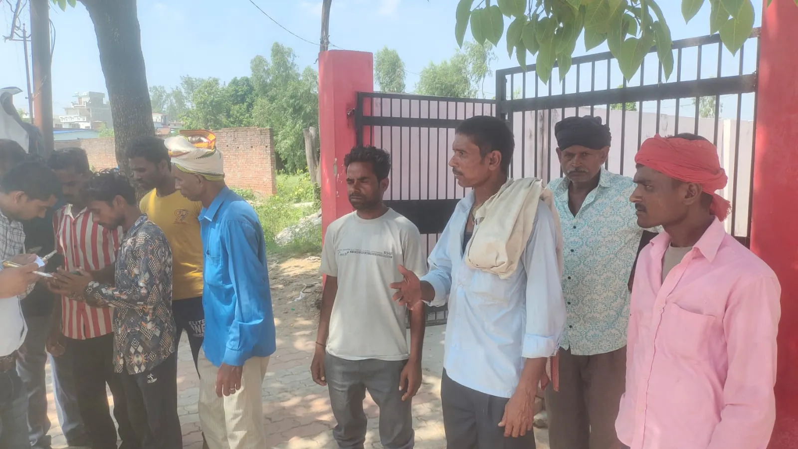 बहराइच: रात में छत पर सोते समय चचेरे भाइयों को सांप ने काटा, मौत