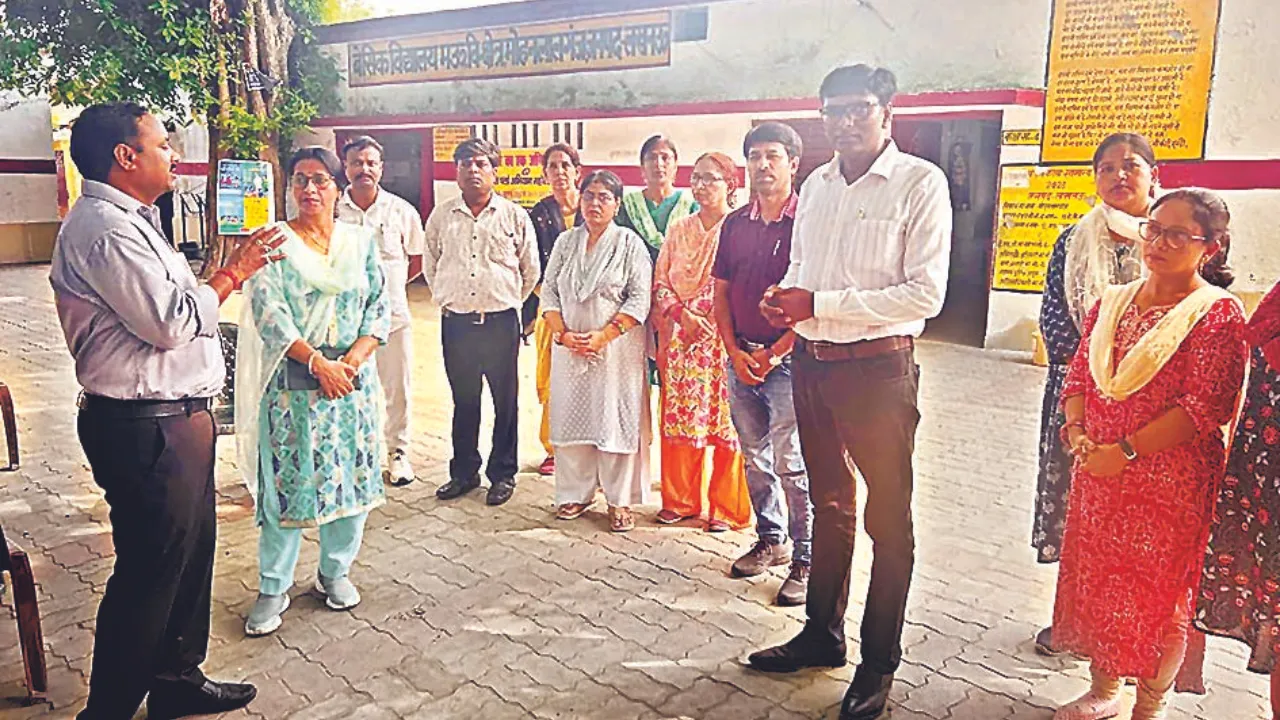 UP News: कंपोजिट ग्रांट के व्यव में गड़बड़ी, जांच के आदेश, बीएसए ने निरीक्षण में पकड़ी खामी