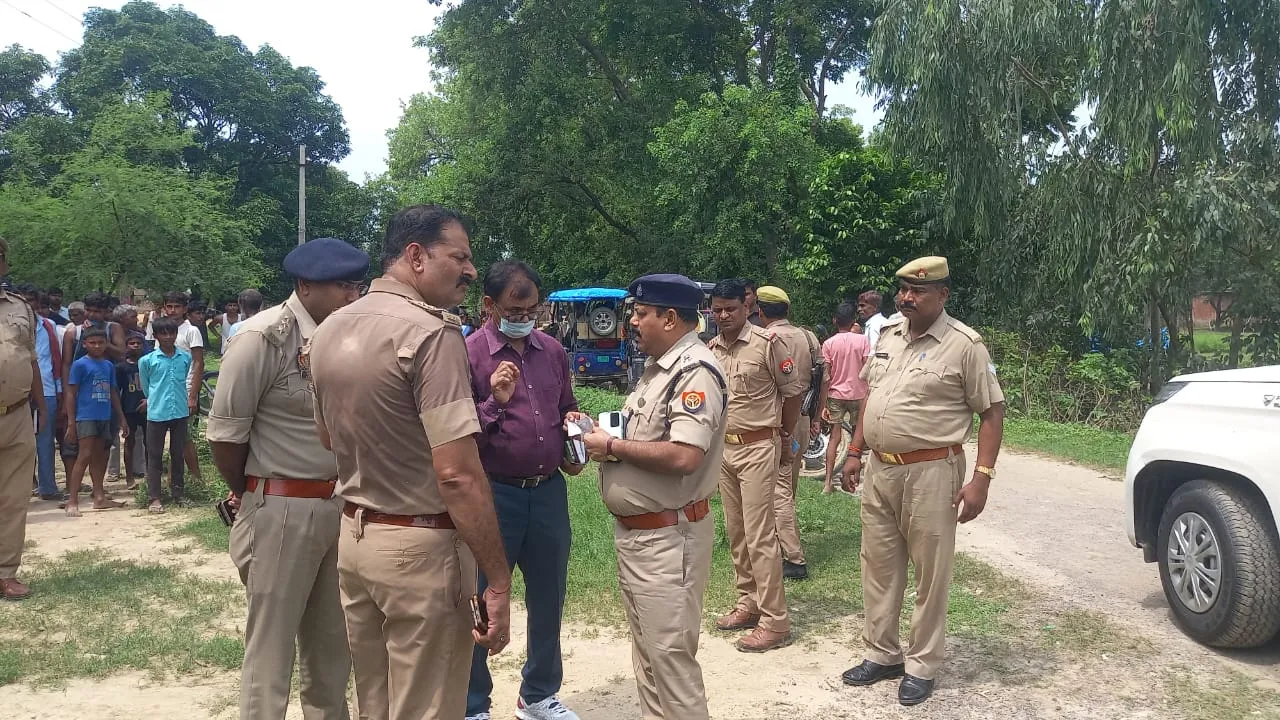 सीतापुरः खेत में मिला नाबालिक का शव, हत्या का आरोप