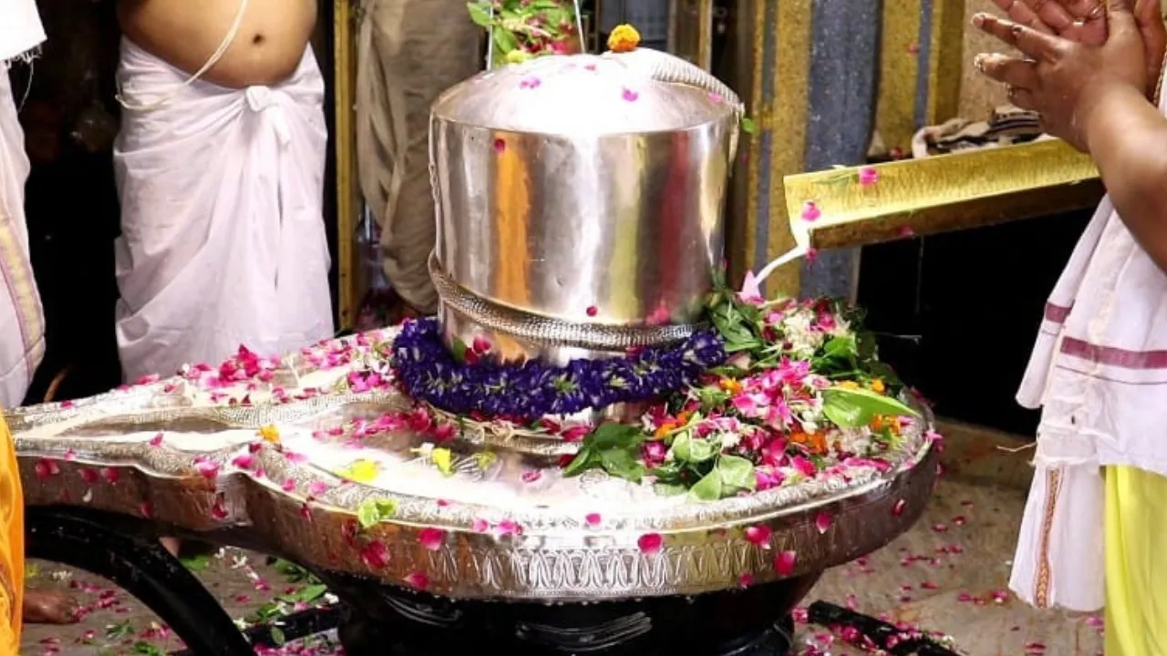 Sawan 2024: भगवान शिव के मंत्र दूर करेंगे हर संकट, बदलेगी तकदीर