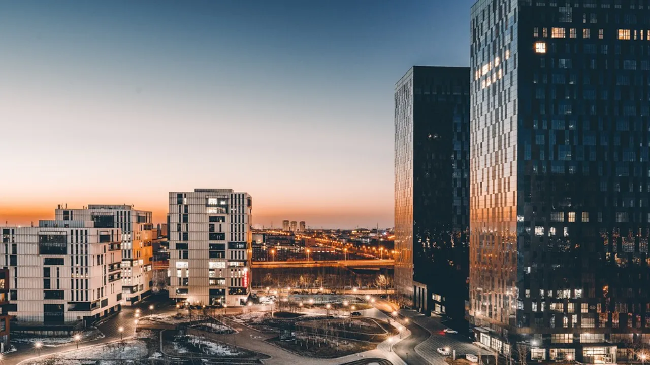 UP News: दुबई की तर्ज पर चमकेगा लखनऊ, 250 किलोमीटर की परिधि में सिमट आएगी दुनिया