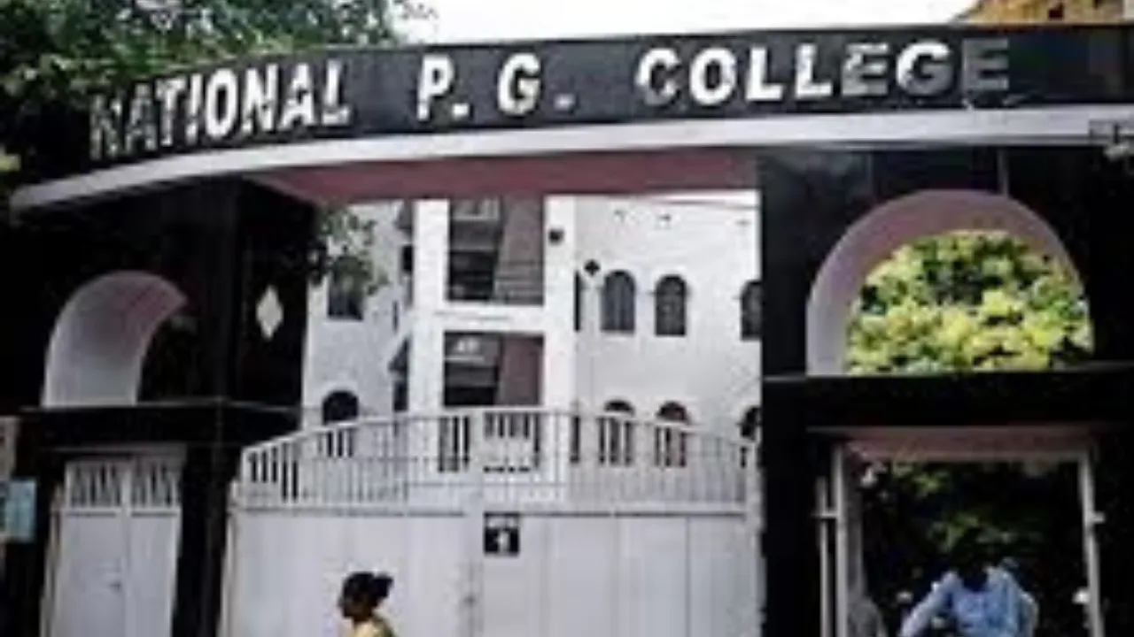 National PG College: 38 डिग्री तापमान और मोबाइल की रोशनी में काउंसलिंग, गर्मी से स्टूडेंट्स बेहाल