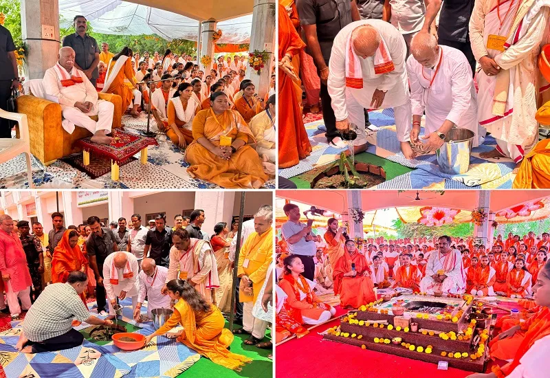 अमरोहा : RSS प्रमुख मोहन भागवत 134 कन्याओं के उपनयन कार्यक्रम में हुए शामिल, कहा-देश और धर्म अलग नहीं हैं