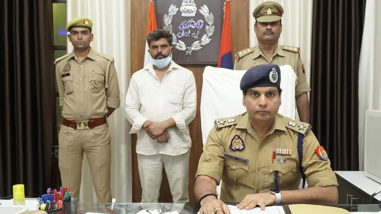 Etawah News: चोरी के दो ट्रैक्टर के साथ एक आरोपी गिरफ्तार...पुलिस फरार पांच साथियों की तलाश में कर रही छापेमारी