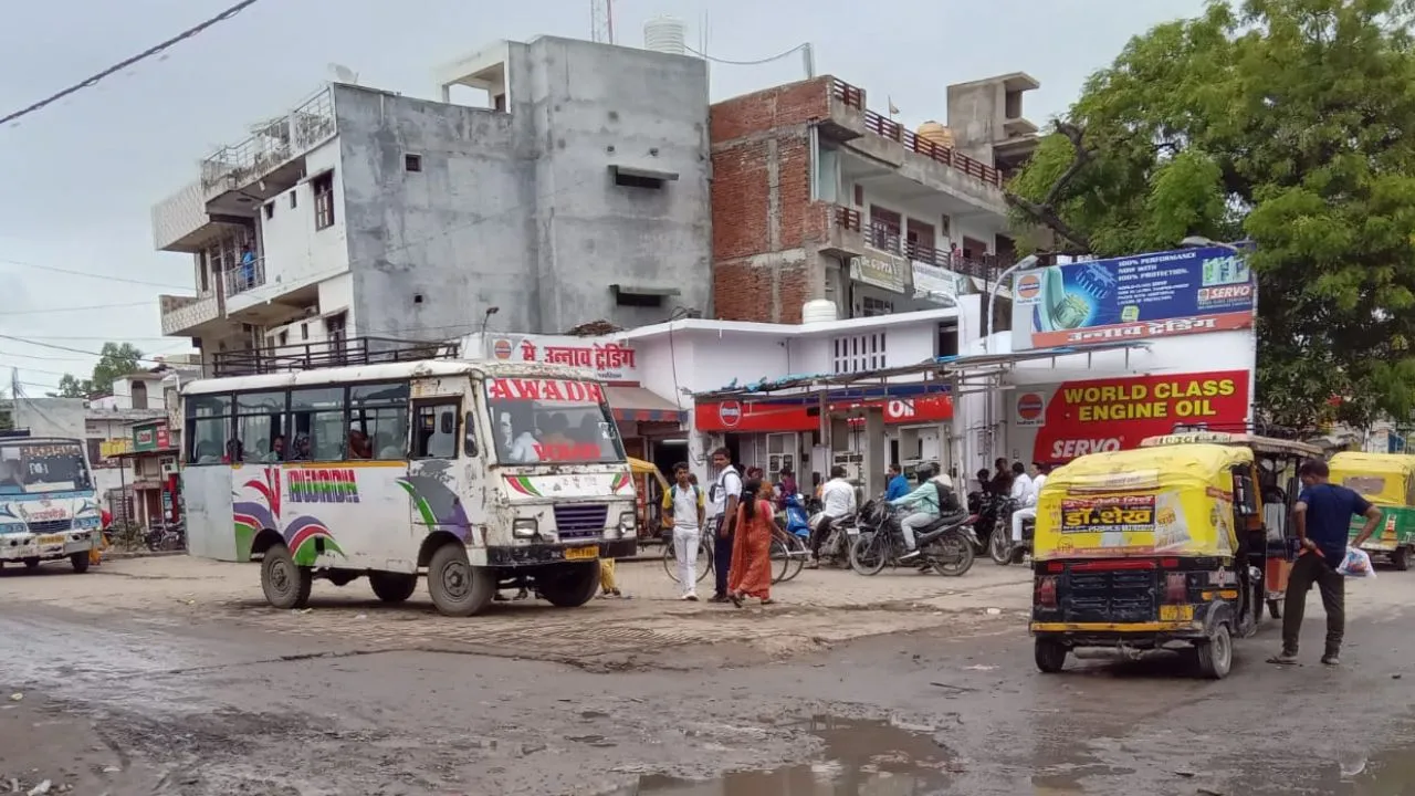 Unnao: पुराने अड्डों से अवैध रूप से हो रहा वाहनों का संचालन, शहर रहता जाम, शासनादेश जारी होने के बाद भी नहीं हो रही कार्रवाई