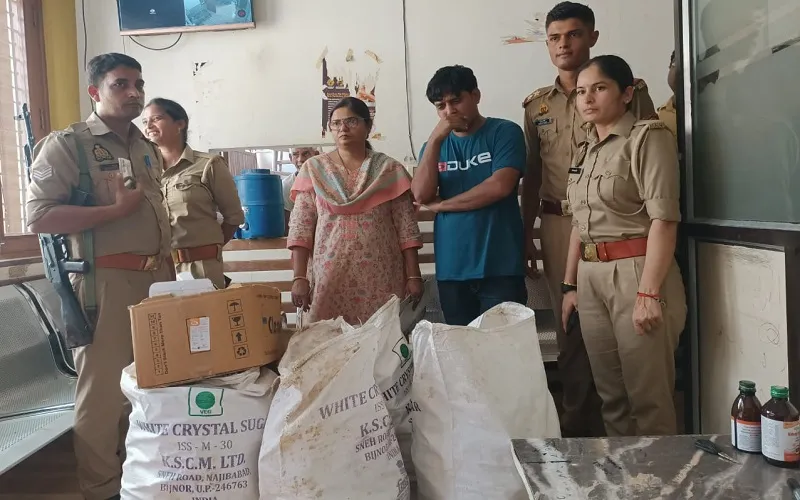 मुरादाबाद : औषधि निरीक्षक ने घर में चल रहे अस्पताल में मारा छापा, 165000 रुपये की दवाएं जब्त