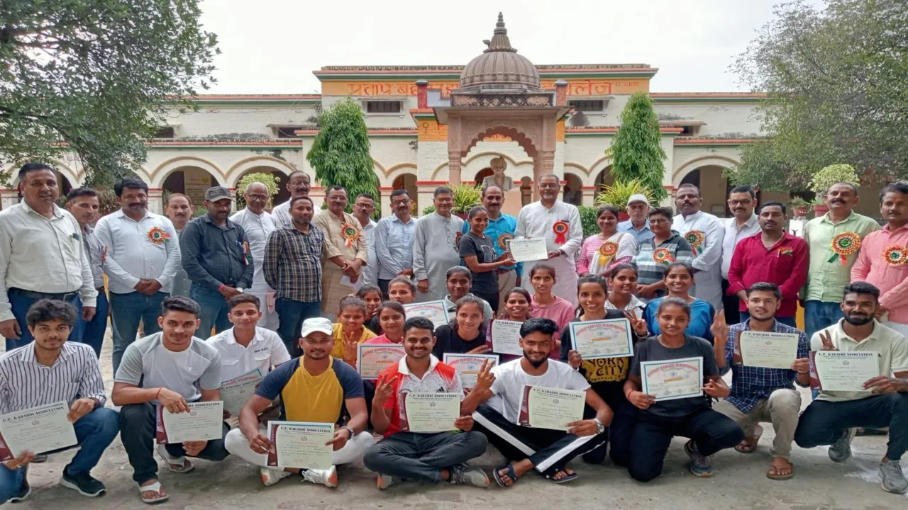 प्रतापगढ़ : मिट्टी से मैट पर आ गई कबड्डी, बढ़ रही है लोकप्रियता 