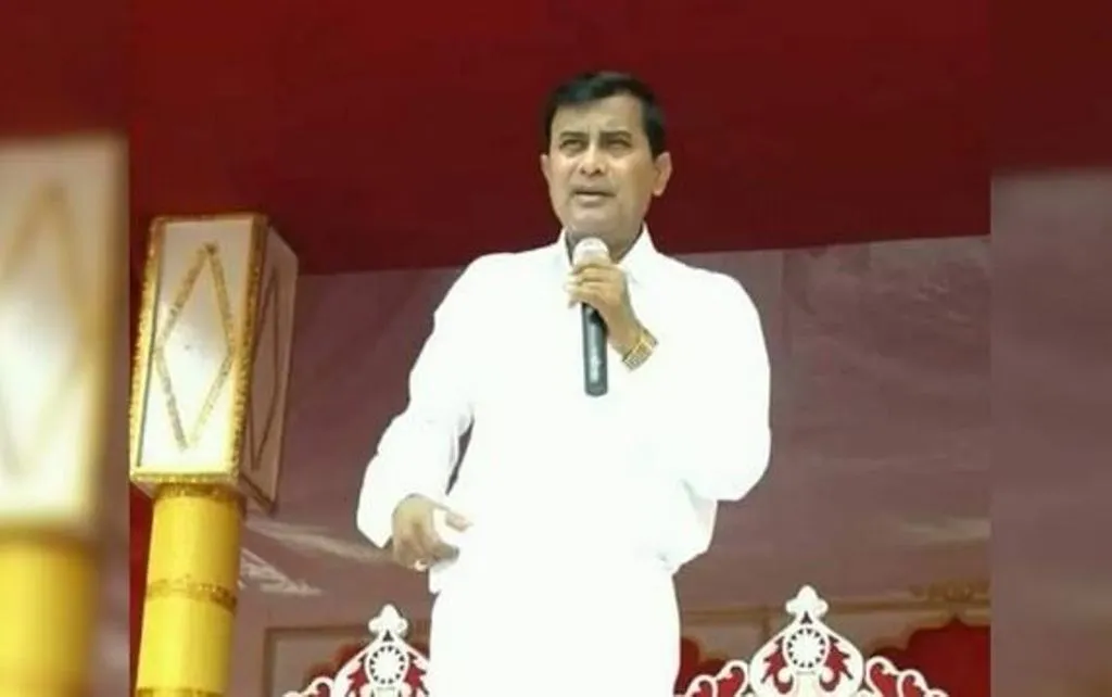 कासगंज: दूध से स्नान करते हैं भोले बाबा, प्रसाद के रूप में बांटा जाता है दूध 