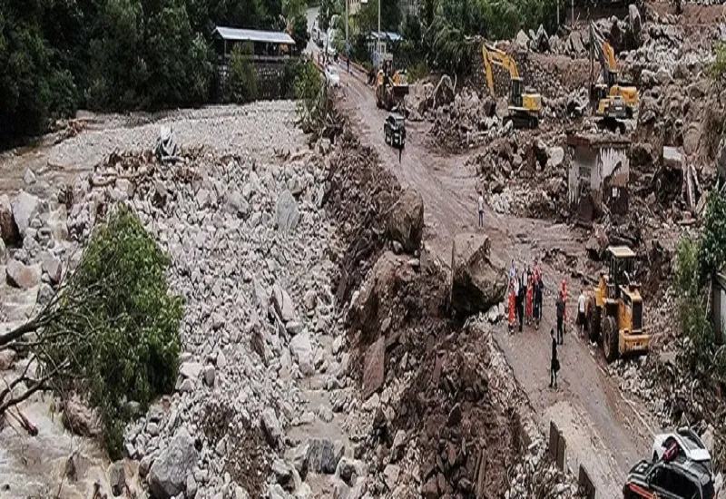 चीन में भारी बारिश के कारण भूस्खलन, 11 लोगों की मौत