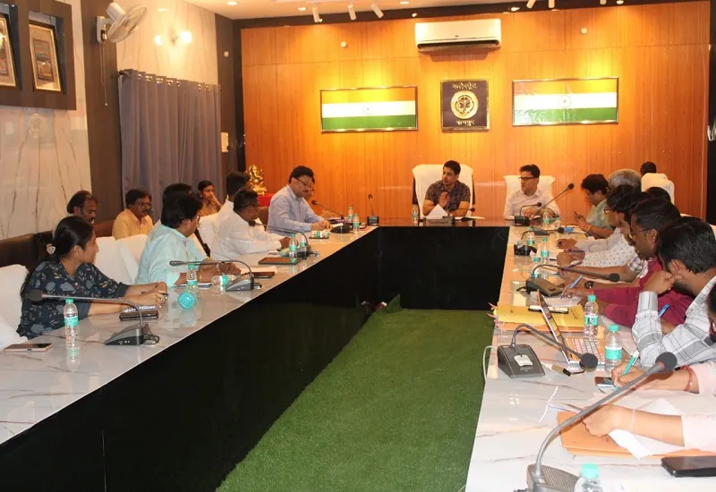 रामपुर : प्लास्टिक अपशिष्ट प्रबंधन इकाई 15 दिन में हो जाएं तैयार, जिलाधिकारी ने दिए निर्देश 