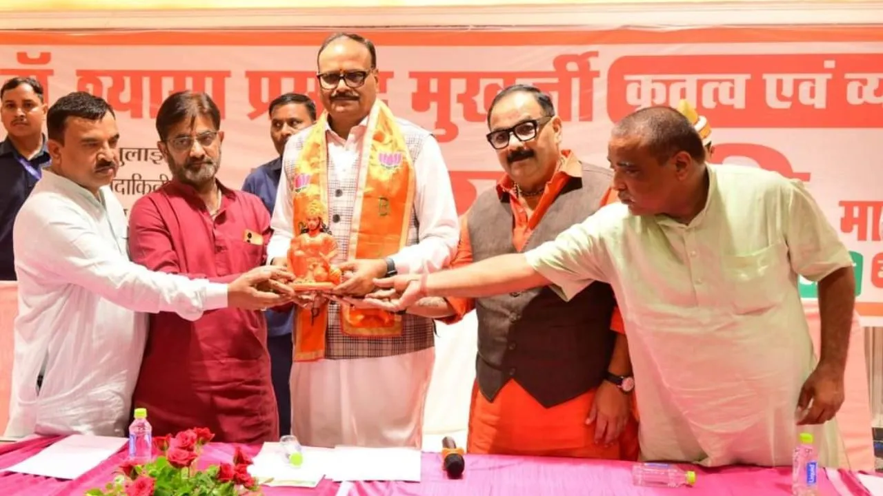 Kanpur: नेताओं की गाड़ी न रोकें...डिप्टी सीएम ने पुलिस को दी हिदायत, अलगाववादी नेताओं को लेकर क्या कहा? यहां पढ़ें...