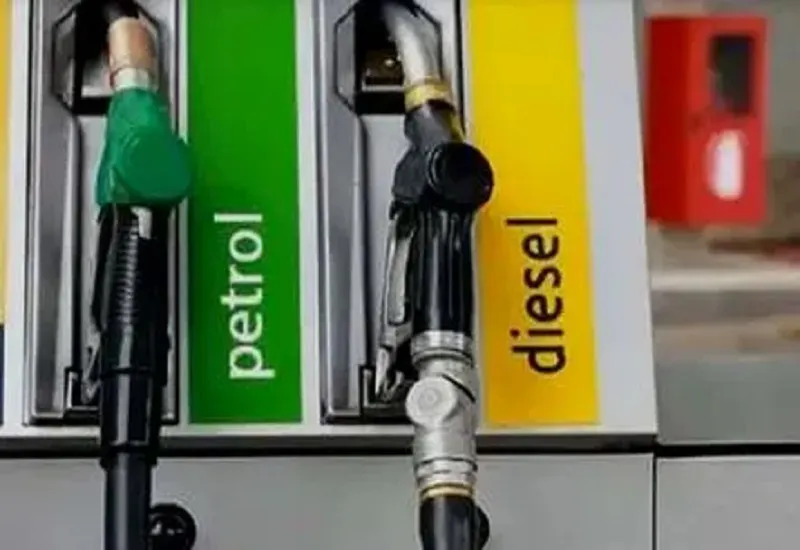 पाकिस्तान में महंगाई की मार, पेट्रोल-डीजल के दामों में हुई भारी बढ़ोतरी...जानें नया रेट