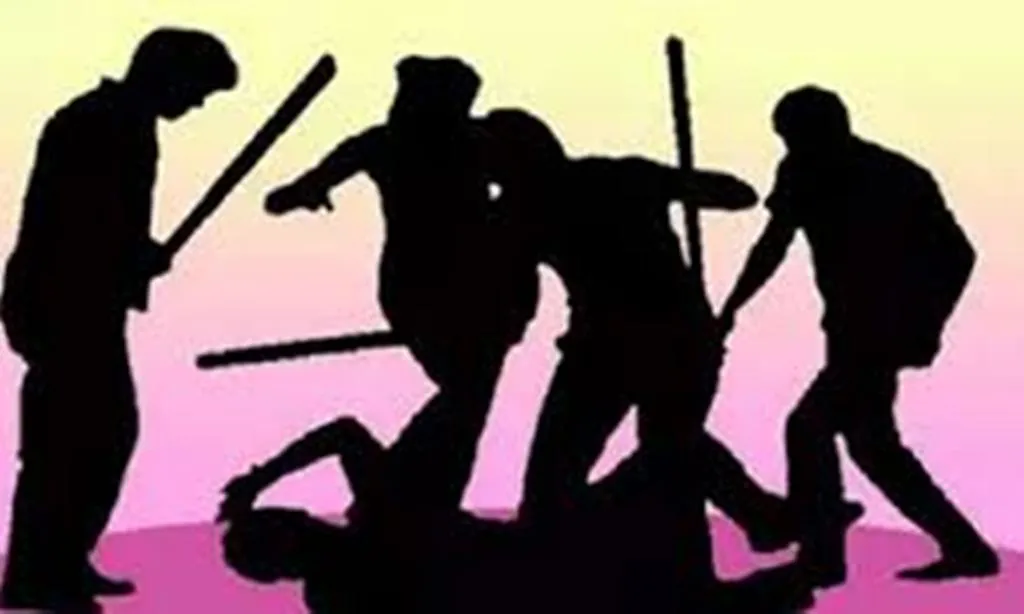 Bareilly News: छेड़छाड़ का विरोध करना पड़ा भारी, दबंगों ने पिता और बेटी को लाठी-डंडों से पीटा