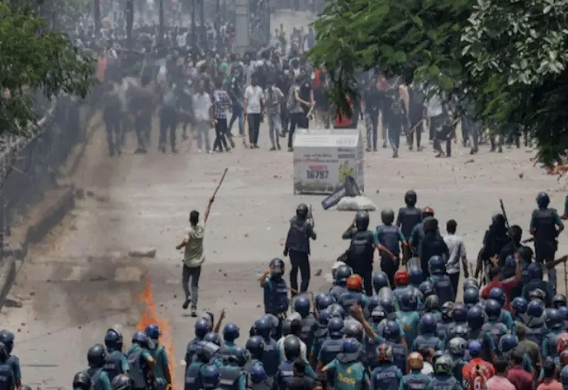 बांग्लादेश में हिंसा के बाद और बिगड़े हालात, अब तक 150 लोगों की मौत...अमेरिका ने अपने नागरिकों को यात्रा न करने की दी सलाह 