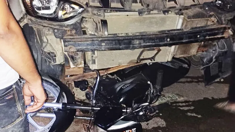 रामपुर : बाइक सवारों को कार ने रौंदा, एक की मौत...दो घायल