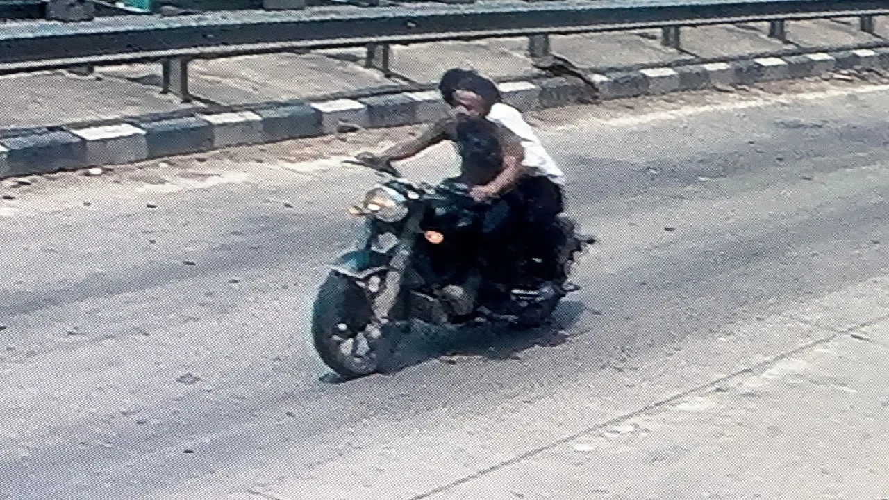 लुटेरों का वीडियो वायरल : पुलिस के चेकिंग अभियान की पोल खोलकर बदमाश फरार