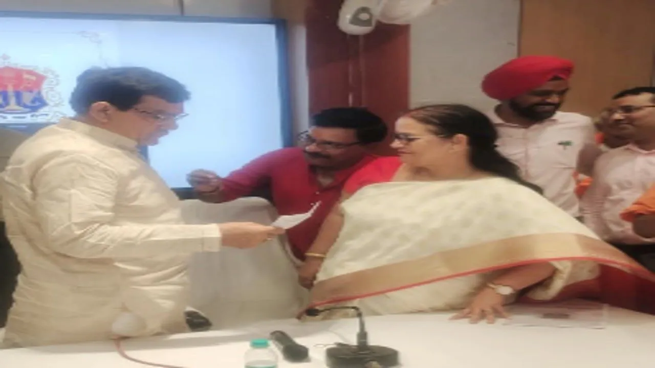 लखनऊ: 7 साल से नहीं पूरी हुईं लाखों कर्मचारियों की मांगें, महासंघ ने योगी के मंत्री को पत्र देकर अब कही ये बड़ी बात