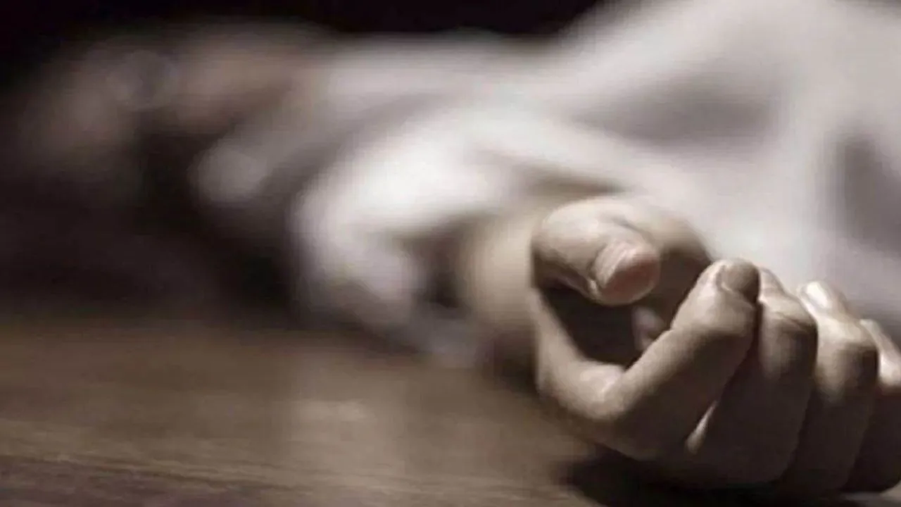 Kanpur: शिक्षिका ने फांसी लगाकर की आत्महत्या, सुसाइड नोट में लिखा- मेरी मौत के लिए मेरे खुद के कर्म जिम्मेदार...