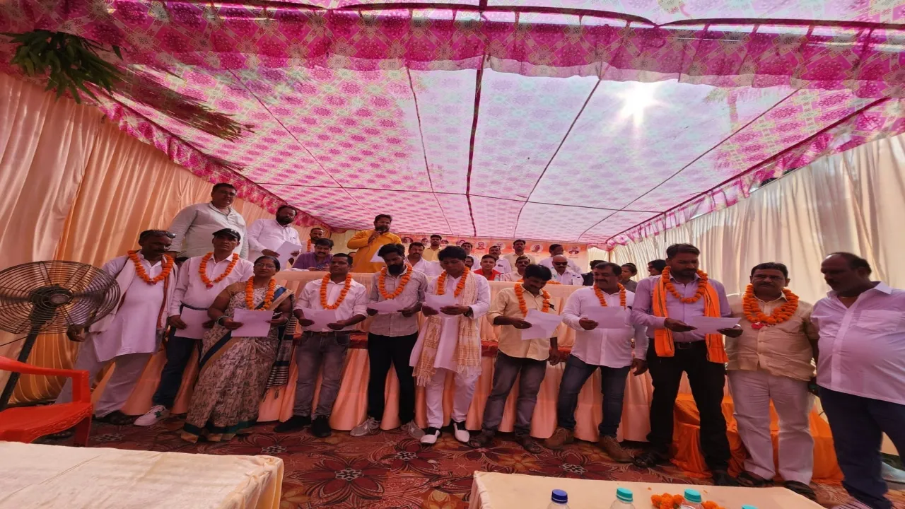 शपथ ग्रहण समारोह में बोले व्यापार मंडल के अध्यक्ष- व्यापारियों को उठानी होगी एक साथ मिलकर आवाज