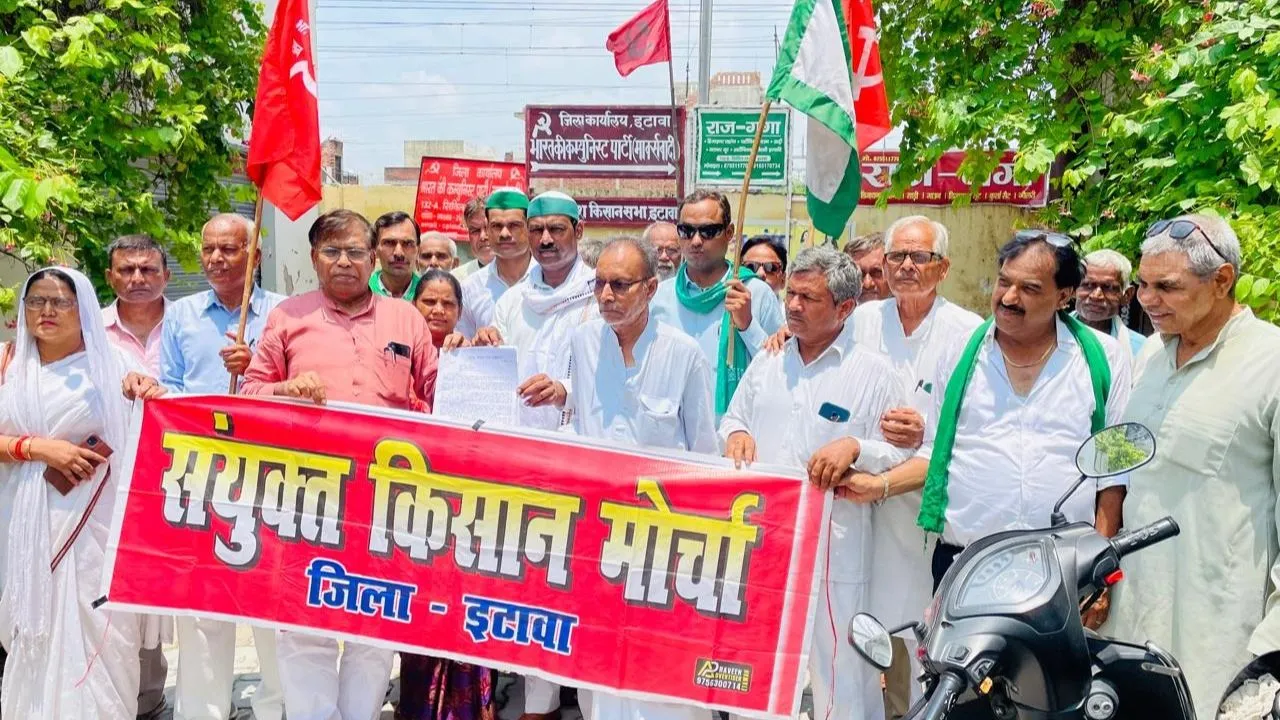 Etawah: सांसद की वादा खिलाफी पर गुस्साया संयुक्त किसान मोर्चा; डाक से भेजा ज्ञापन, किसान आंदोलन को और तेज करने का किया ऐलान 