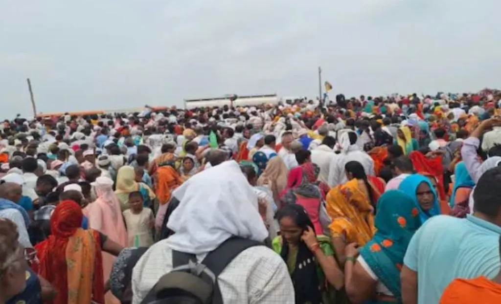 हाथरस भगदड़: पोस्टमार्टम रिपोर्ट में खुलासा, किसी की सीने में चोट तो किसी की दम घुटने से हुई मौत 