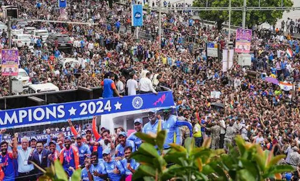 Team India Victory Parade:  टीम इंडिया की ‘विक्ट्री परेड’, समर्थकों का उमड़ा जनसैलाब